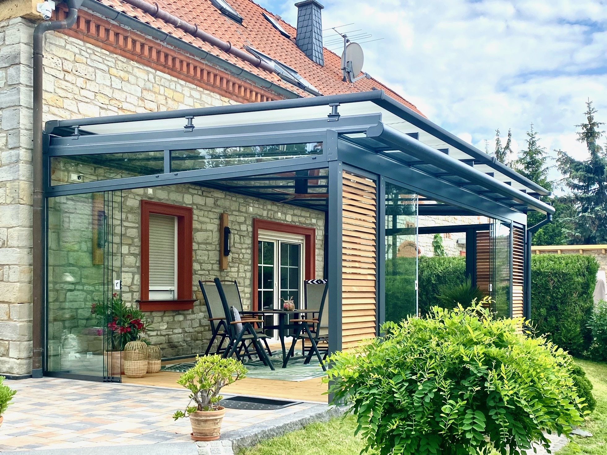 Terrassenüberdachung aus Aluminium und Glas - Schatteria